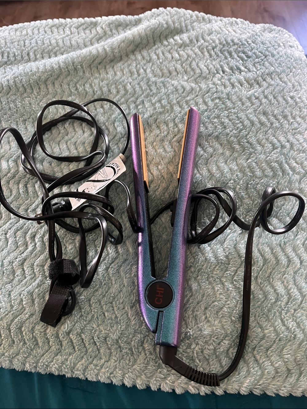 CHI Iridescent Purple-Blue Hair Straightener - Smooth, Fast Styling - Picture 9 of 9